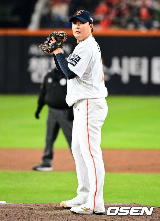 한화 154km 필승조 왜 포기했나→KT 축제 분위기다! 사령탑 기대만발 “준우승팀 8회 맡은 투수잖아요” [오!쎈 인천공항]