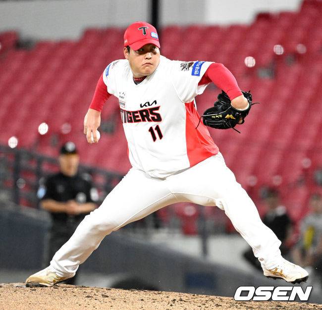 '불과 15억' 핵심 불펜 붙잡았다…'亞 쿼터 투수 無' KIA, 김범수-홍건희까지 싹쓸이 성공