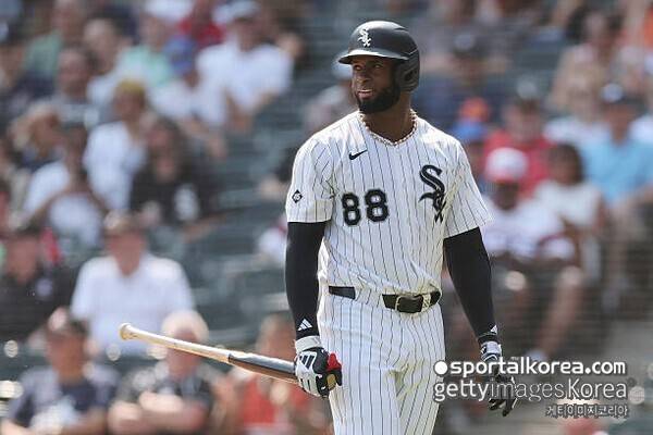 보라스 벼랑 끝 전략 실패...뒤 없는 벨린저, 양키스 오퍼 받아들여야 하나?