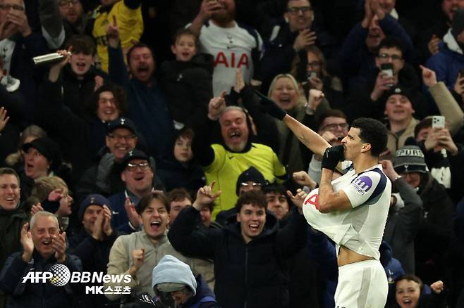 토트넘은 도깨비 팀? EPL 하위권 추락, UCL 4위 도약... 프랭크 감독, 경질설 잠재우나··“내 거취는 중요하지 않아”