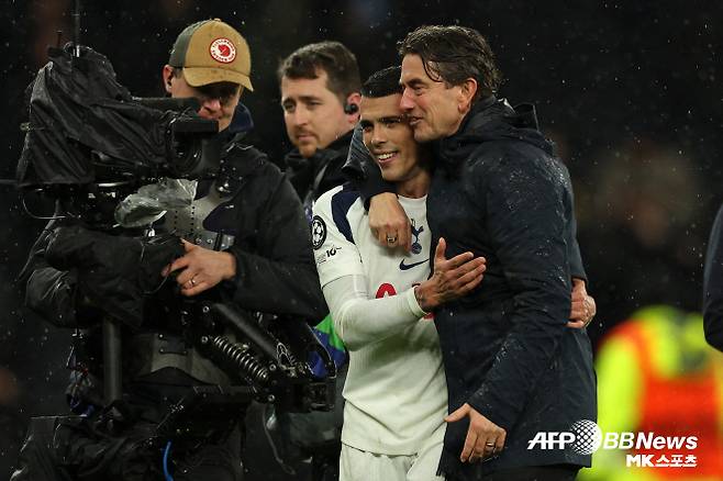 토트넘은 도깨비 팀? EPL 하위권 추락, UCL 4위 도약... 프랭크 감독, 경질설 잠재우나··“내 거취는 중요하지 않아”