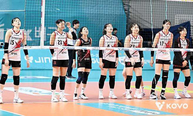 삼각편대 다 떠나고 부상 악재까지, 최하위 정관장 어쩌나