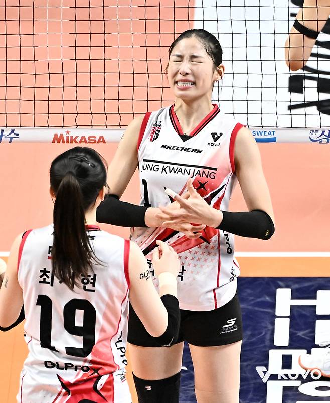 삼각편대 다 떠나고 부상 악재까지, 최하위 정관장 어쩌나