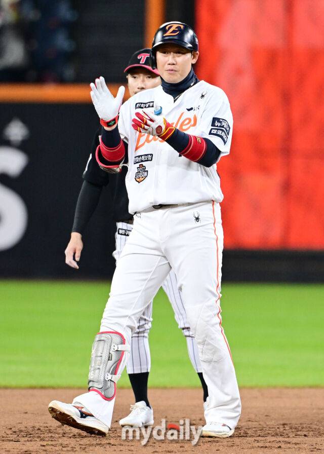 '이런 기적이' 하주석 대반전, 어떻게 FA 미아 위기→2억 대박 드라마 만들었나…헐값 계약 굴욕 극복하다