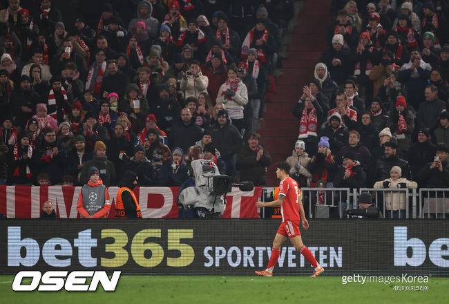 '김민재 퇴장' 지켜본 콤파니 바이에른 감독,