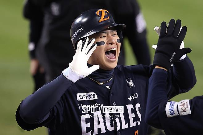 노시환 데려가려면 200억 가까이 내놔야 한다? 한화 ‘철의 보상 장벽’ 연봉 잔치 화룡점정