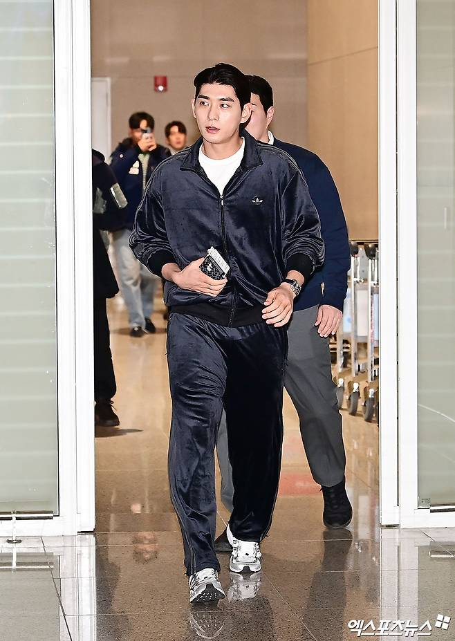 고초 겪은 이정후, 美 공항 억류→석방…