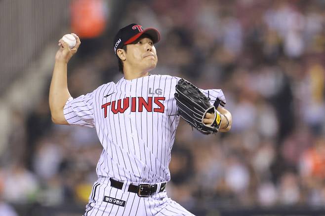 홍창기-박동원보다 먼저, LG '헌신좌' 김진성 3년 16억 최고령 다년계약...구단 최초