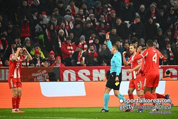 '이례적 반응' 경고 누적 퇴장 김민재 '혹평·비난' 일삼던 빌트마저 옹호…심판 판정 논란