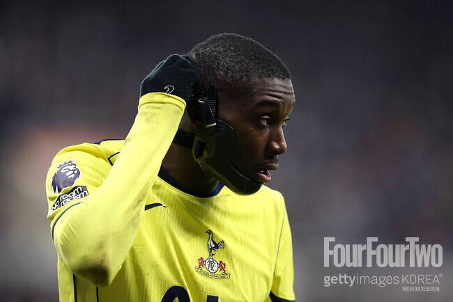 손흥민이었으면 죽어라 뛰는데 공 포기하고 불만 폭발…“당장 토트넘 떠나라” 비판 쇄도