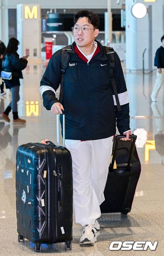 “글러브 3개 챙겼어요” 한화→키움, 17년 만에 3루수 도전...안치홍, 초심으로 돌아가 반등 노린다 [오!쎈 인천공항]