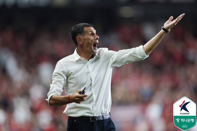 ‘K-심판에 눈엣가시→1년 만에 사임’ 포옛이 전북으로 돌아왔다…스페인 전지훈련지 방문→’항상 함께할 수 있어 특별하다’