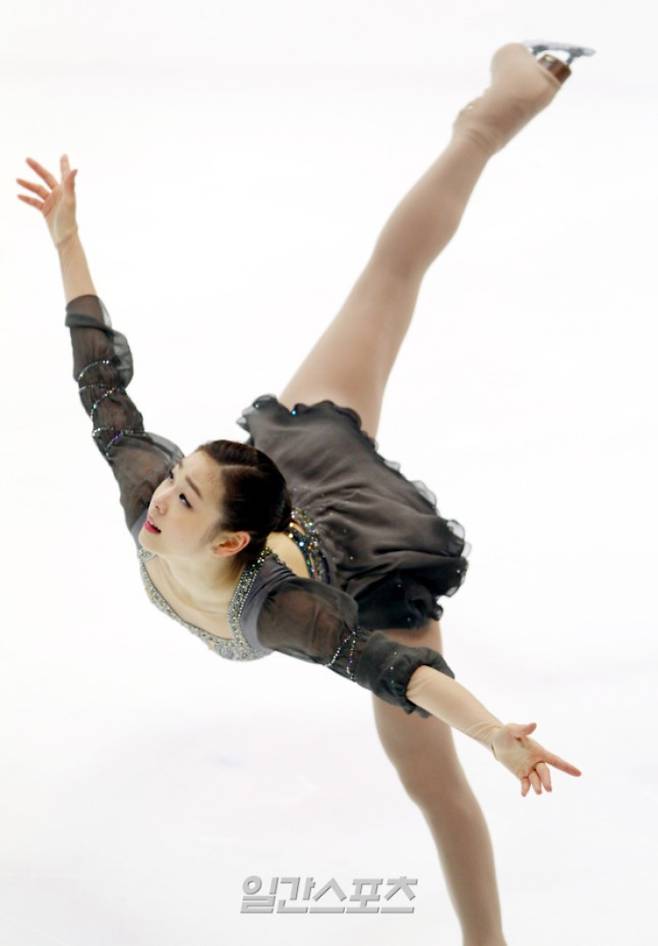 “인사만 했을 뿐” 김연아, 日 아사다 마오와 거리 둔 이유 밝혔다