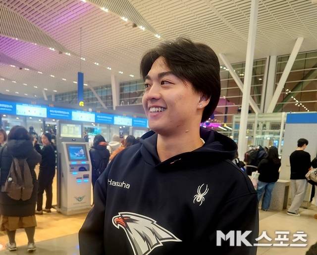 “한화 위해 노력할 것, 많이 응원해 주셨으면”…‘독수리 군단 아시아쿼터’ 왕옌청의 바람 [MK인천공항]