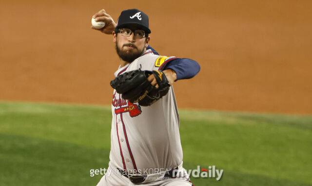 '같은 피' 한글 문신 새긴 한국계 우완, 시애틀과 마이너 계약 체결…2023년 영광 되찾을까