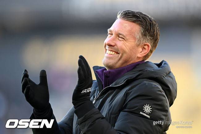 대이변 일어나나.. 도박사들, '황희찬 뛰는 울버햄튼이 맨시티 잡는다' 베팅