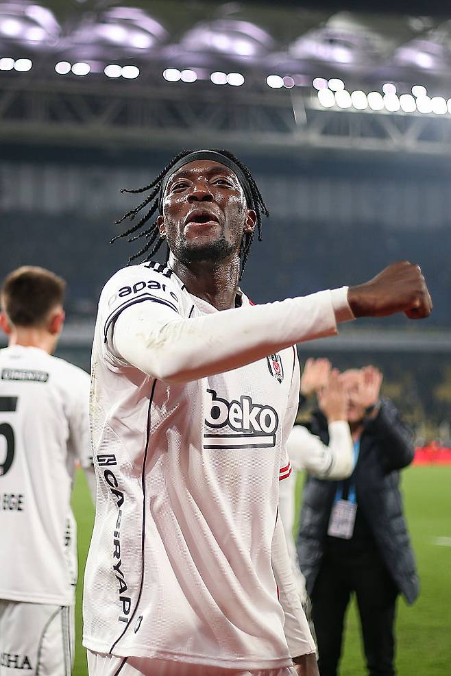 ‘결국 올겨울 EPL 리턴 확정’ HERE WE GO 떴다…손흥민 제치고 런던풋볼어워즈 올해의 선수 수상했던 에이브러햄, 애스턴 빌라행 임박