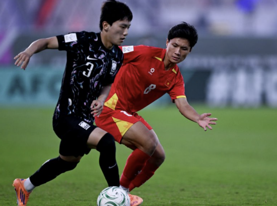 韓 축구, 베트남에 와르르 무너졌다!…동점포 2분 뒤 세트피스로 리드골 또 허용→1-2 끌려가는 중, 사상 첫 패배 위기 (후반 30분)