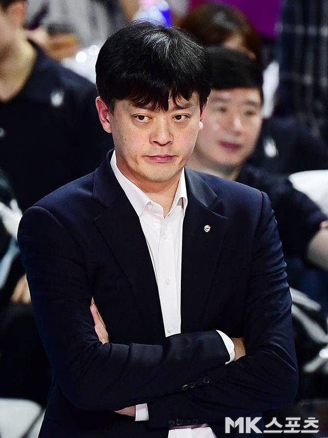 “분명 좋은 흐름이었는데...고비를 못 넘겼다” 진한 아쉬움 드러낸 이영택 감독 [현장인터뷰]