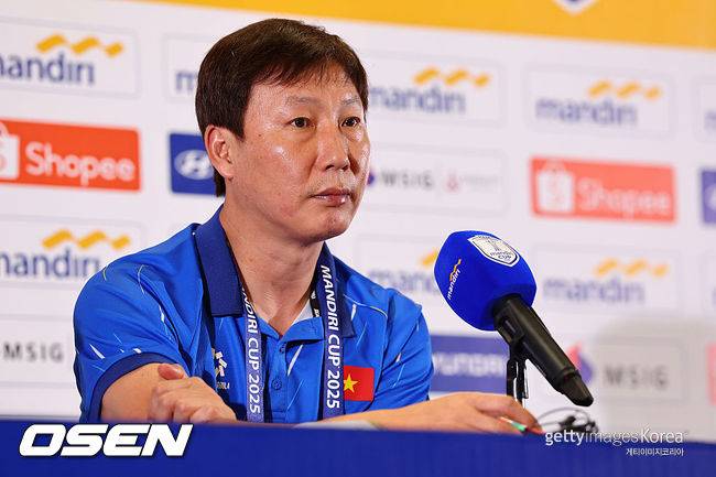 ‘선수 감독’ 향한 이근호의 일침, “다른 나라가 발전하는데 韓 축구 제자리 걸음'