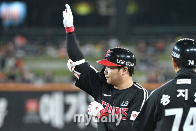 '6kg 감량' LG 역대 최초의 선수, 왜 사이판캠프 만족도 200%였을까…삼성 120억 캡틴과 우정 쌓다