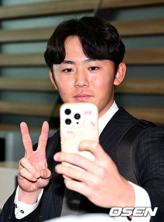 ‘와’ 삼성팬들 벌써 줄섰다, 亞쿼터로 日꽃미남 데려오다니…158km 만찢남의 약속 ”많은 돈에 걸맞은 활약하겠다“