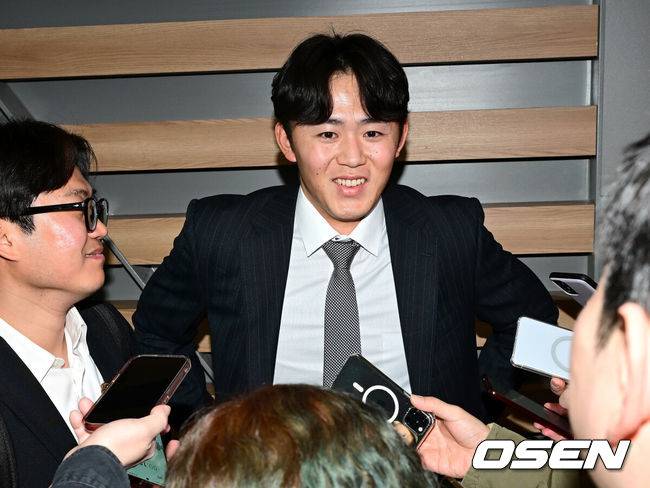 ‘와’ 삼성팬들 벌써 줄섰다, 亞쿼터로 日꽃미남 데려오다니…158km 만찢남의 약속 ”많은 돈에 걸맞은 활약하겠다“