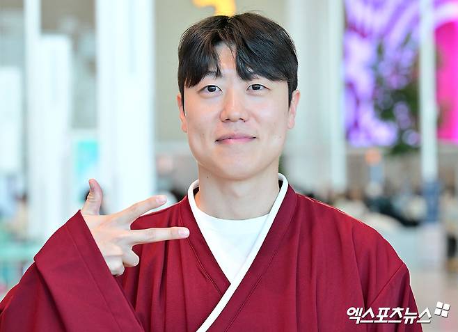 정 넘치는 롯데, 떠난 선수 끝까지 챙겼다…