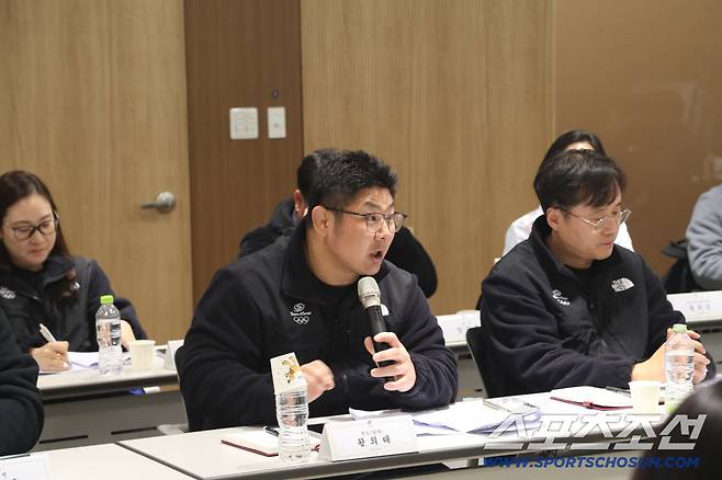 국가대표지도자들, 정청래 민주당 대표에 '국가대표X엘리트 체육 발전 위한 정책 건의서' 전달