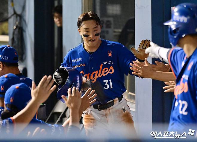 10개 구단 캠프 다 떠났는데…FA 중 손아섭만 비행기 못 탔다→'1년 계약+연봉 대거 삭감' 결단 뿐인가