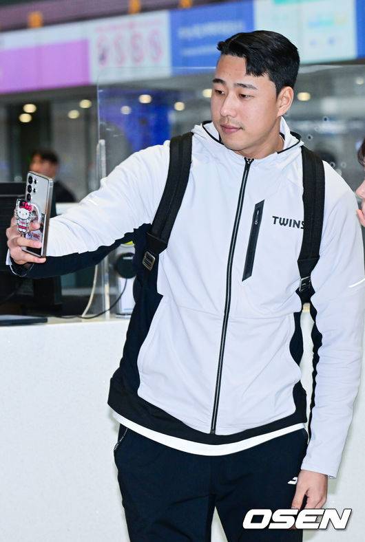 “야구 못하니까 인터뷰도 부담돼요” 홀드왕의 3년 연속 내리막, 4억→3.2억→1.8억→1억…사라진 구속과 밸런스를 되찾을까