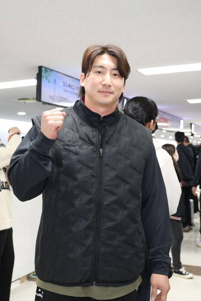 “지명타자보다 수비 나가는 게…” KIA 나스타는 아직 최형우의 롤을 받아들이기 어렵다, 필라테스까지 섭렵