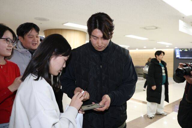 “지명타자보다 수비 나가는 게…” KIA 나스타는 아직 최형우의 롤을 받아들이기 어렵다, 필라테스까지 섭렵