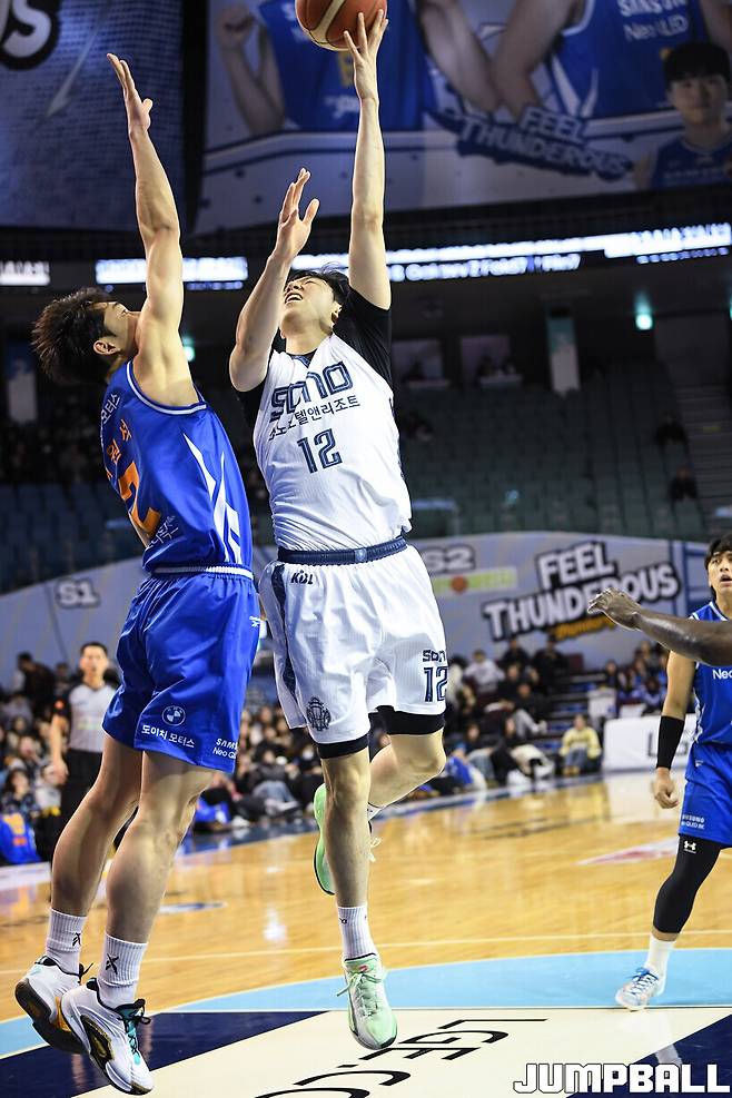 신장이 2m가 넘는데 뛰고 달린다…한국 농구를 이끌어야 할 빅맨들의 맞대결, 웃은 쪽은?