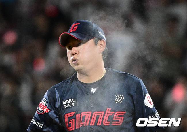 '아내 김지연 씨 폭로→이혼 암시' 롯데 정철원, 침묵의 캠프 출국길...구단도 상황 예의주시 [오!쎈 부산]