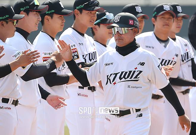 KBO 감독 포기하고 최강야구 갔는데… 프로그램 불투명이라니, 이종범 앞날은 어떻게 될까