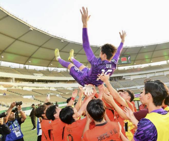 韓 상대 2-0 완승한 우즈벡 격파, 베트남도 3-0 완파→