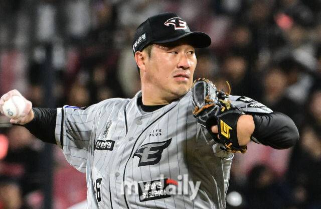 '방출→은퇴→전력분석원' 17년 한화맨 새로운 미션, 컴퓨터와 친해져라