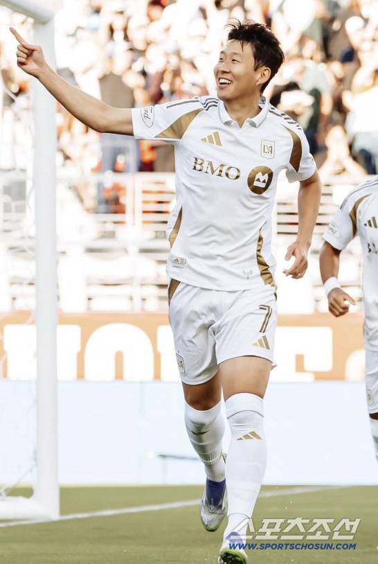 '손흥민 버리고 메시한테 간다고?' AS만 받고 뒤통수 때린 SON 파트너, 이적 무산에 공개 불만→흥부듀오 붕괴 '위기'