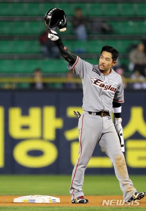 '역대 최초 2100-400' 대기록 눈앞인데,