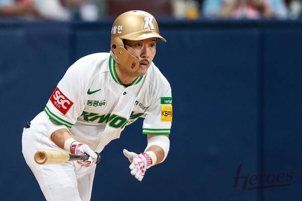 '역대 최초 2100-400' 대기록 눈앞인데,