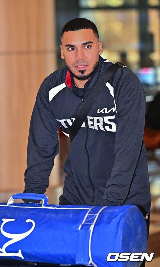 ‘35홈런 타자 결별’ KIA 어디서 이런 외인타자 구했나, 급하면 투수도 가능? “포수 빼고 다 됩니다, 최고 구속 137km”