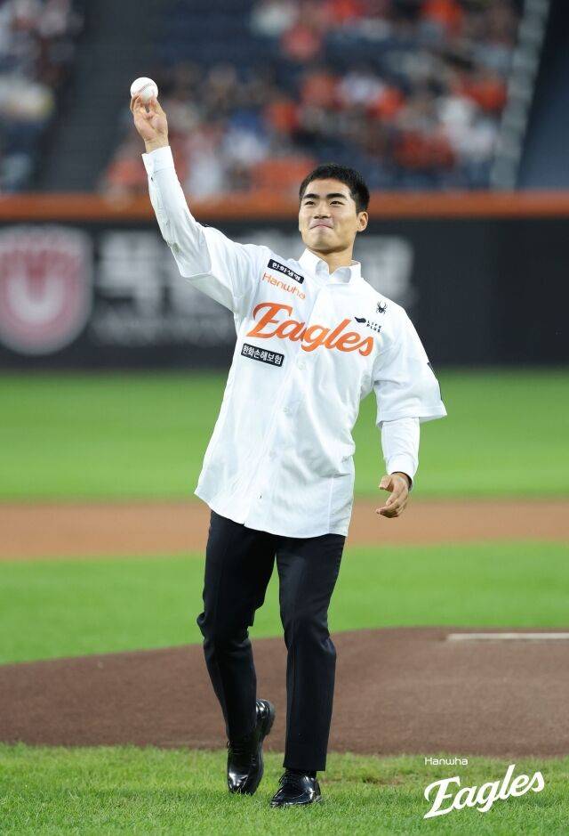 '한화 파격 지명' 19살 루키, 준우승팀 고민 해결하나…김경문 선택받을까, 강백호-노시환-문현빈과 함께 하다