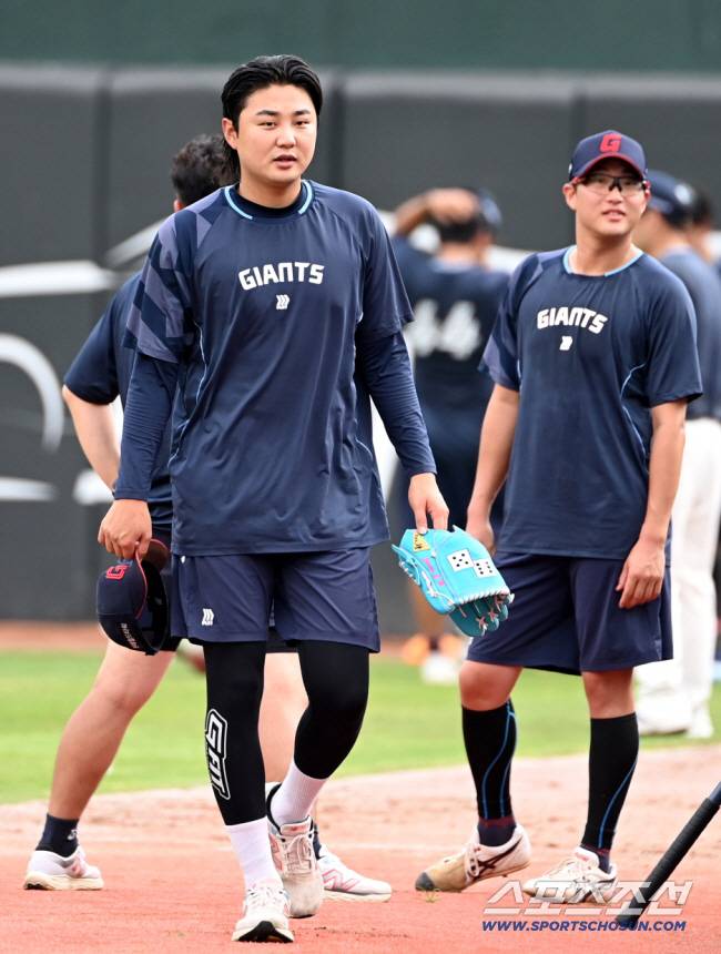 사생활이 무슨 상관이냐, 야구만 잘하면 된다? 팬들 사랑 먹고 사는 프로, 그럴 수 없다