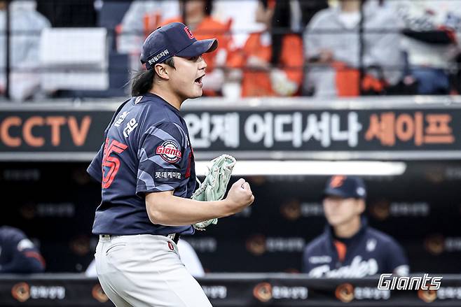 롯데, 마가 꼈나…김원중 최준용 이어 정철원까지 악재에 우는 ‘불펜 3총사’