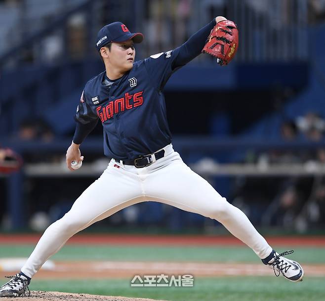 롯데, 마가 꼈나…김원중 최준용 이어 정철원까지 악재에 우는 ‘불펜 3총사’