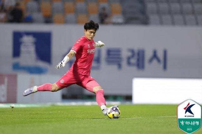 이민성 감독, 황재윤 SNS 논란에 단호한 '경고장'...