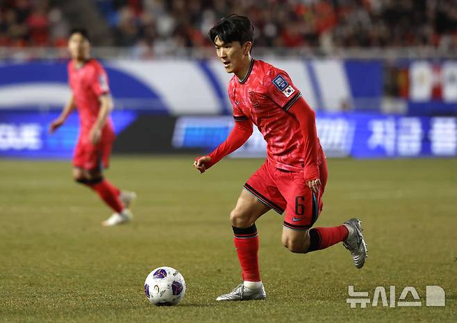 '韓 축구 희소식' 홍명보 입꼬리 승천! 황인범, 부상 악몽 털고 '완벽 부활'... 대표팀 '심장' 다시 뛴다