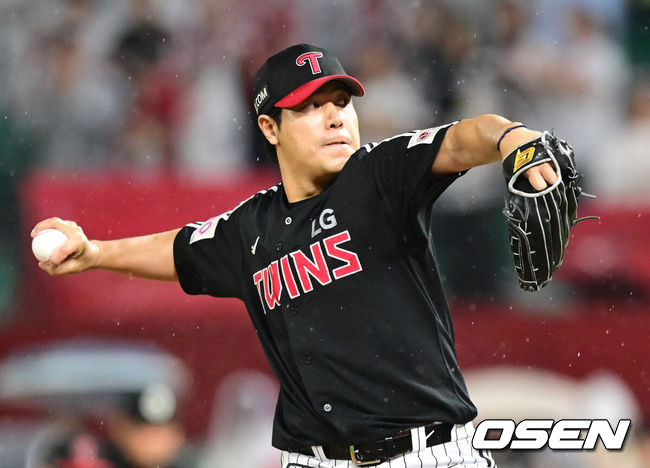 “장현식 계약금을 김진성 줘야 한다” 염경엽의 우승 농담, ‘헌신좌’ 16억 다년 계약→이게 현실이 되네