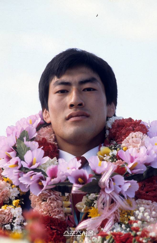 ‘韓 첫 유도 올림픽 금메달’ 하형주, 1984년 LA 영광을 국립스포츠박물관에 기증하다